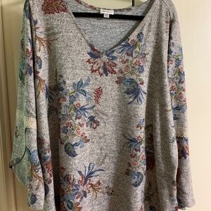 Avenue long, bell sleeve, soft heather gray, v-neck top with flower print, 22/24